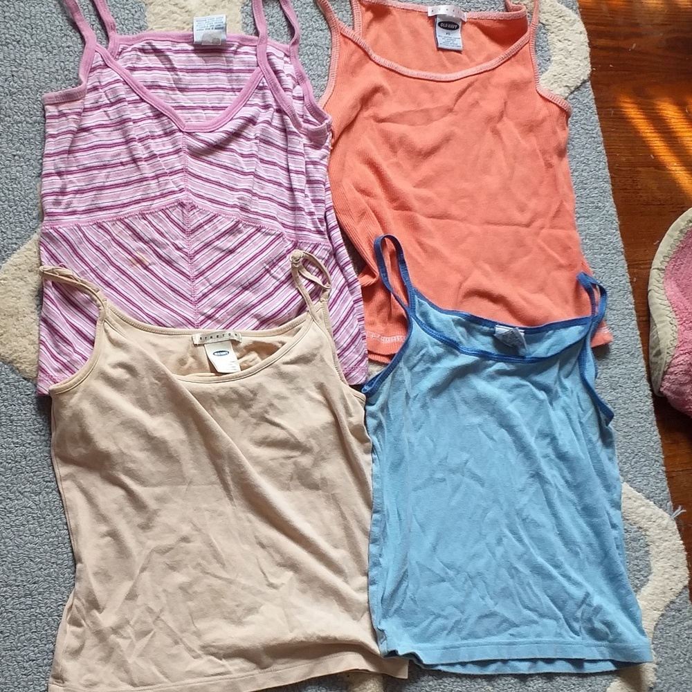 🗽 Old Navy tank lot